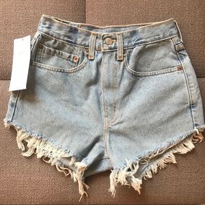 Levis Vintage Shorts 24” (NWT)